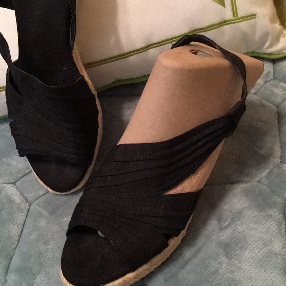 Naturalizer wedge black linen sandals